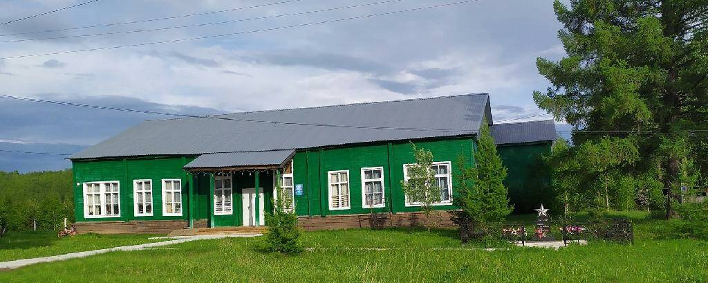 памятник землякам - участникам ВОВ и защитникам Родины.